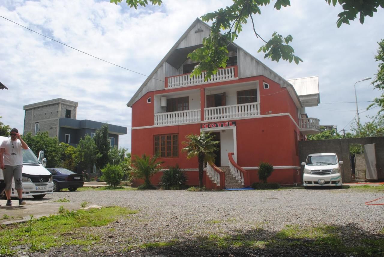 Гостевой дом семейный отель Батуми-4