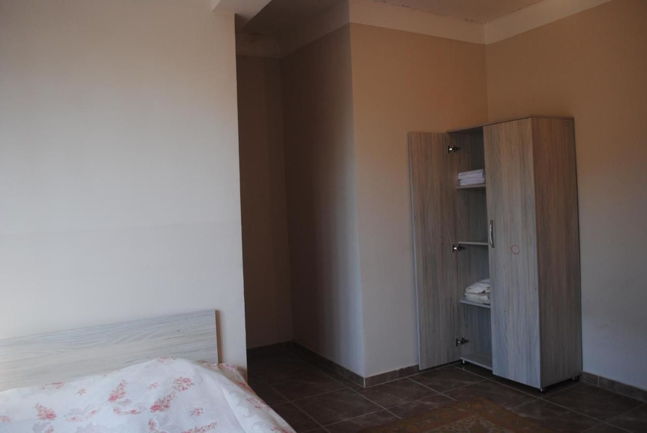 Гостевой дом семейный отель Батуми-17