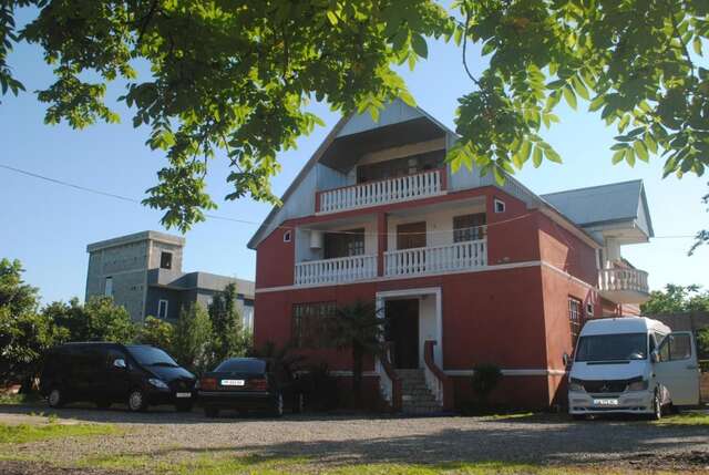 Гостевой дом семейный отель Батуми-4